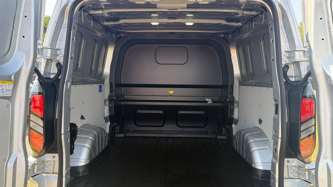 Ford Transit Custom 320 L2 Diesel Fwd 2.0 EcoBlue 136ps H1 Double Cab Van Limited Auto - Image 12